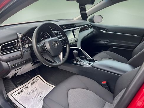 Used 2020 Toyota Camry LE image 10