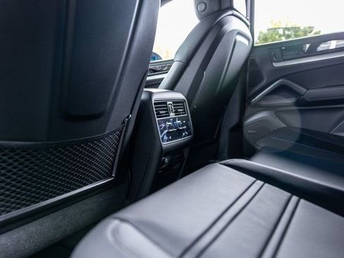 Certified 2025 Porsche Cayenne Coupe AWD/4WD image 33