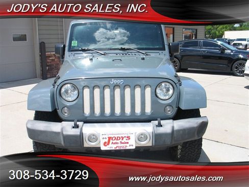 Used 2015 Jeep Wrangler Unlimited Sahara w/ Connectivity Group AWD/4WD image 32