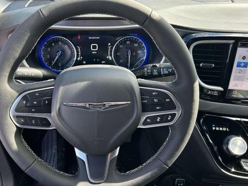 New 2026 Chrysler Voyager LX FWD image 10