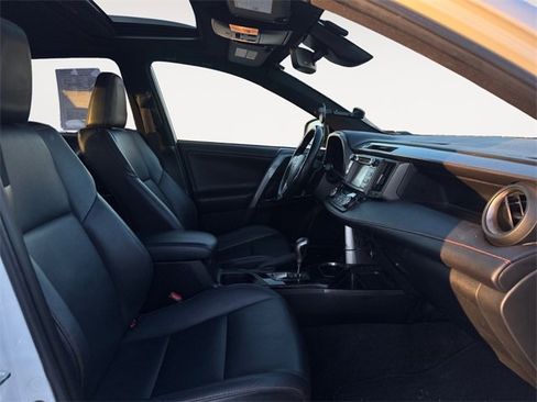 Used 2018 Toyota RAV4 SE w/ Power Extra Value Package image 15