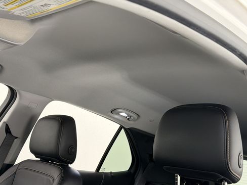 Used 2018 Chevrolet Equinox Premier FWD image 25
