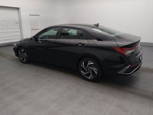 Used 2025 Hyundai Elantra SEL FWD image 3