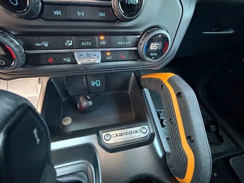 Used 2023 Ford Bronco Badlands w/ Sasquatch Package AWD/4WD image 37