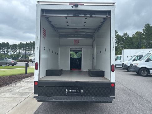 Used 2022 Ford Transit 350 DRW image 15