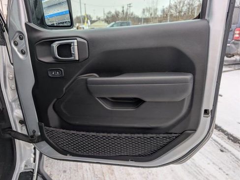 Used 2022 Jeep Gladiator Willys image 13