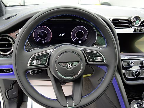 New 2025 Bentley Bentayga image 26