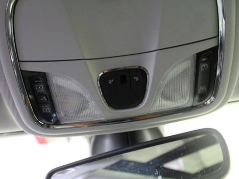 Used 2019 Jeep Cherokee Limited AWD/4WD image 13