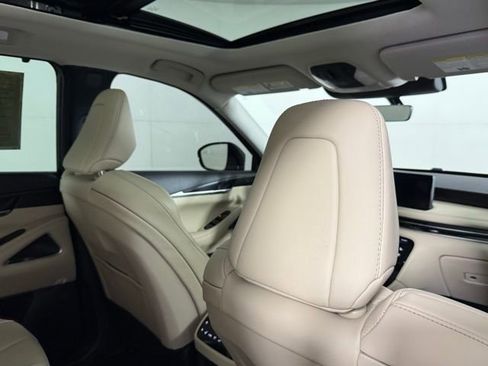 Used 2023 INFINITI QX60 Sensory w/ Cargo Package image 27