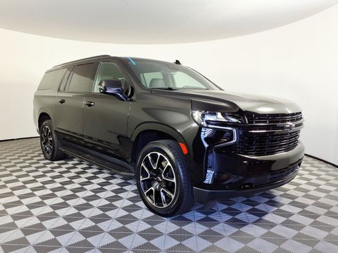 Used 2023 Chevrolet Suburban RST w/ Luxury Package AWD/4WD image 3