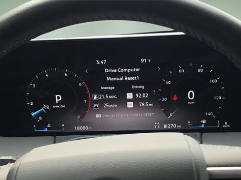 Used 2025 Nissan Armada SV AWD/4WD image 11