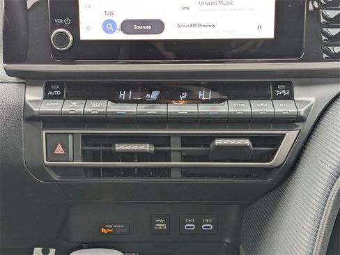 Used 2025 Toyota Camry SE image 25