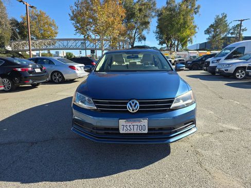 Used 2016 Volkswagen Jetta SE image 2