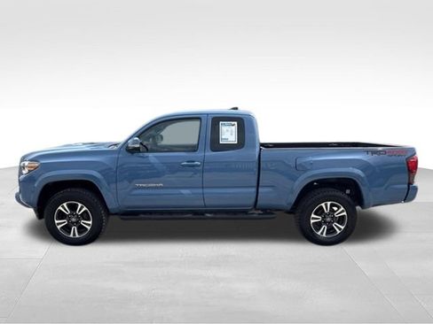 Used 2019 Toyota Tacoma TRD Sport AWD/4WD image 4