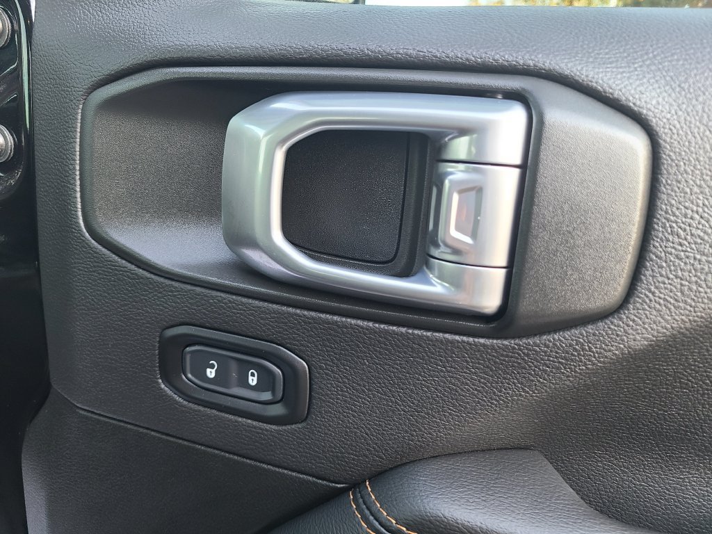 Used 2022 Jeep Gladiator Overland AWD/4WD image 10