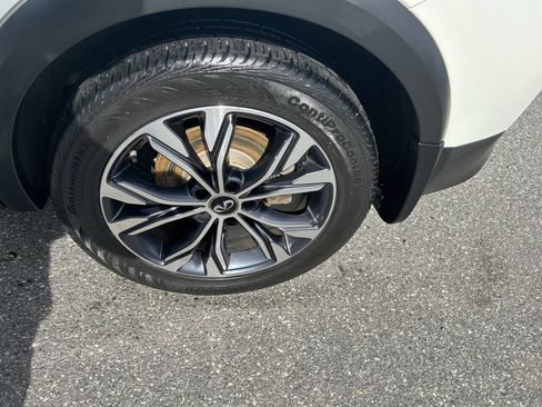 Used 2017 INFINITI QX30 Premium w/ Navigation Package image 13