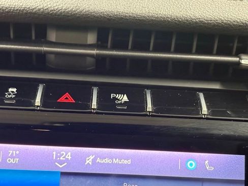 Used 2023 Jeep Grand Cherokee L Limited image 24