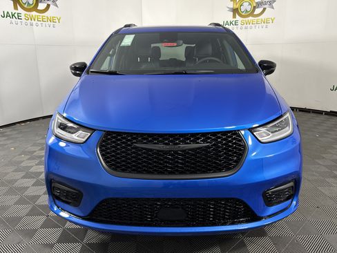 New 2026 Chrysler Pacifica Select w/ S Appearance Package AWD/4WD image 3