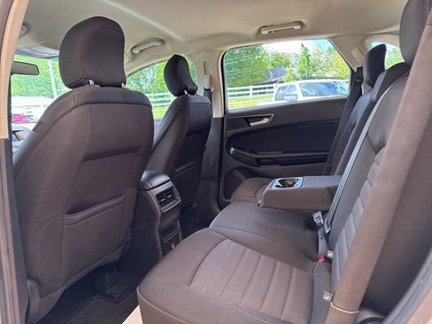 Used 2016 Ford Edge SE image 25