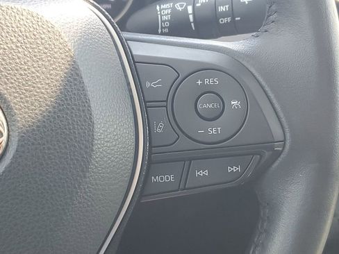 Used 2021 Toyota RAV4 XLE Premium image 35