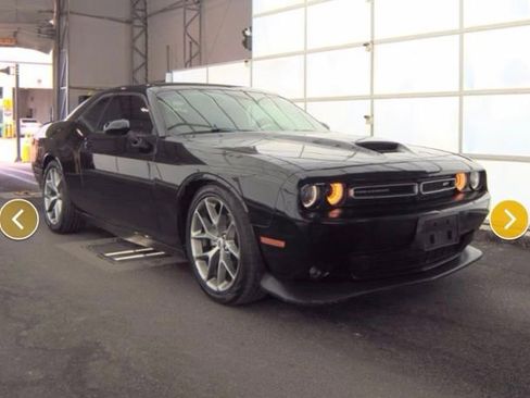 Used 2022 Dodge Challenger GT RWD image 3
