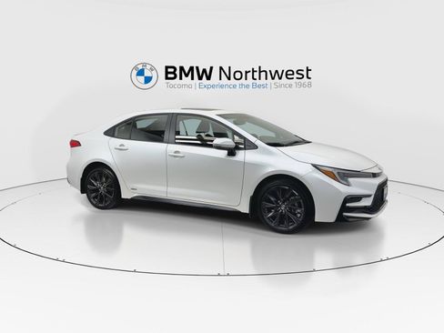 Used 2025 Toyota Corolla SE w/ SE Premium Package AWD/4WD image 6