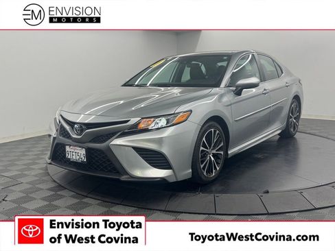 Used 2020 Toyota Camry SE w/ Carpet Mat Package FWD image 1