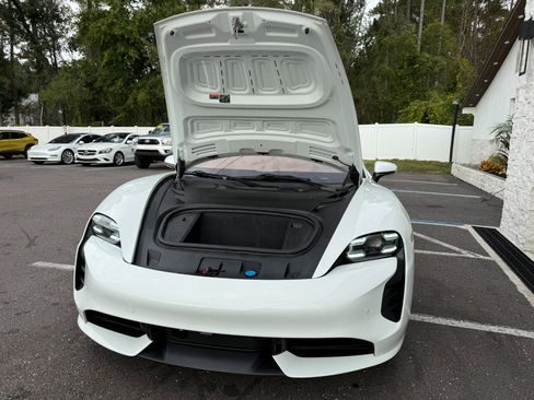 Used 2020 Porsche Taycan image 23