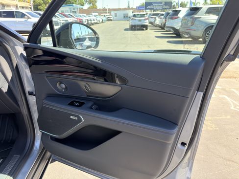 Used 2024 Lincoln Nautilus Premier w/ Equipment Group 102A AWD/4WD image 11