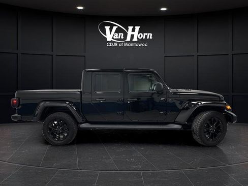 Used 2024 Jeep Gladiator Sport image 2
