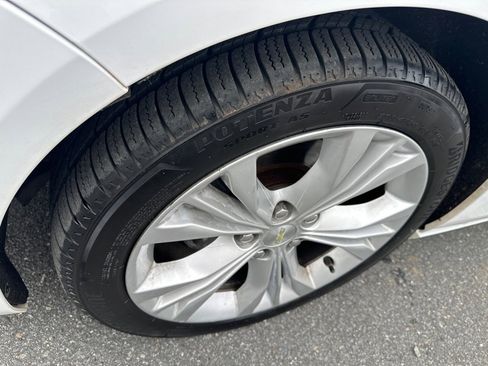 Used 2015 Chevrolet Impala LT image 9