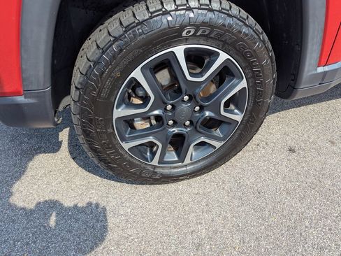 Used 2019 Jeep Compass Trailhawk w/ Leather Interior Group AWD/4WD image 11