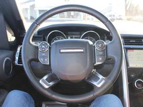 Used 2017 Land Rover Discovery HSE AWD/4WD image 6