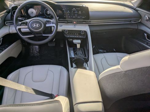 Certified 2025 Hyundai Elantra Limited image 21