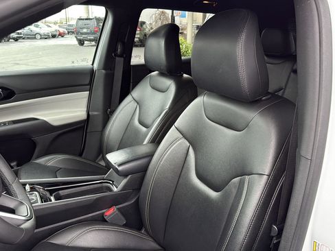 Used 2025 Jeep Compass Limited AWD/4WD image 15