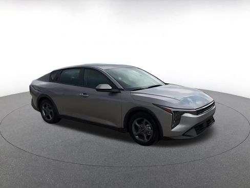 Used 2025 Kia K4 FWD image 2
