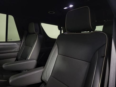 Used 2024 GMC Yukon SLT w/ SLT Luxury Package AWD/4WD image 15