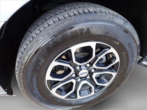 Used 2023 Ford Expedition XLT image 7