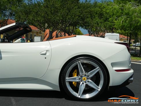 Used 2017 Ferrari California T RWD image 51