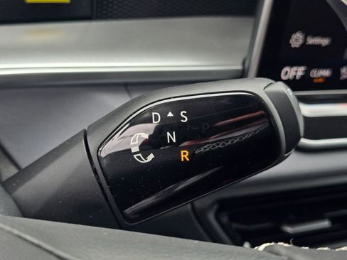 New 2025 Volkswagen Tiguan SE image 26