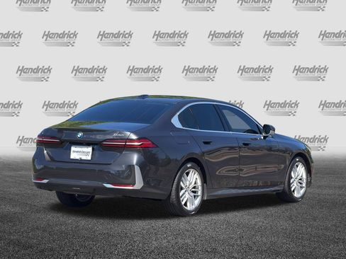 Used 2024 BMW 530i image 5