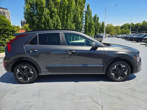 Used 2024 Kia Niro Wind w/ Wind Preserve Package FWD image 2