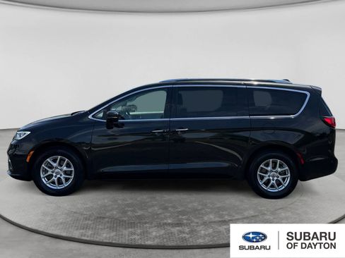 Used 2021 Chrysler Pacifica Touring-L w/ Uconnect Theater Family Group FWD image 8