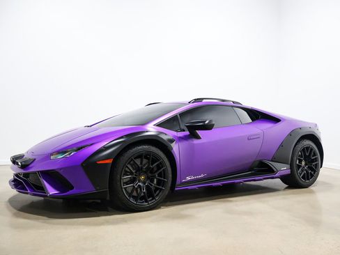 Used 2024 Lamborghini Huracan Sterrato image 2