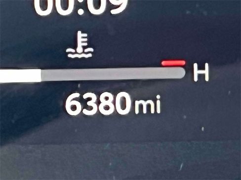 Used 2025 Toyota Sienna Platinum image 32