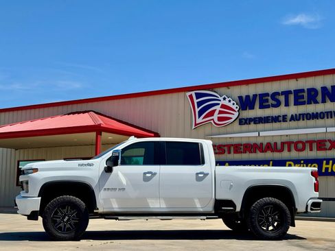 Used 2020 Chevrolet Silverado 2500 High Country w/ Z71 Off-Road Package image 2