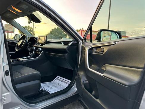Used 2019 Toyota RAV4 LE w/ All Weather Liner Package AWD/4WD image 19