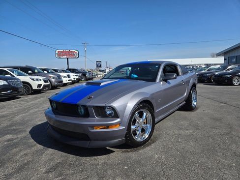 Used 2006 Ford Mustang GT Premium RWD image 2