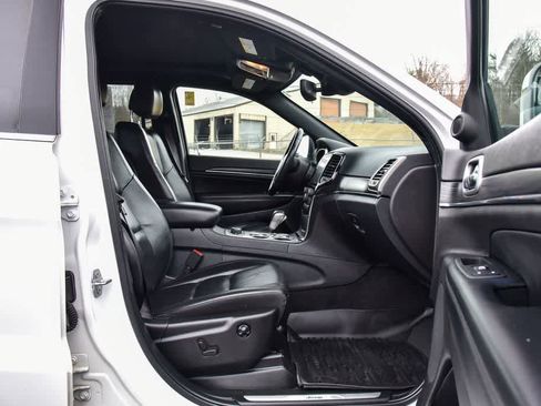 Certified 2022 Jeep Grand Cherokee Limited w/ Trailer Tow Group IV image 9