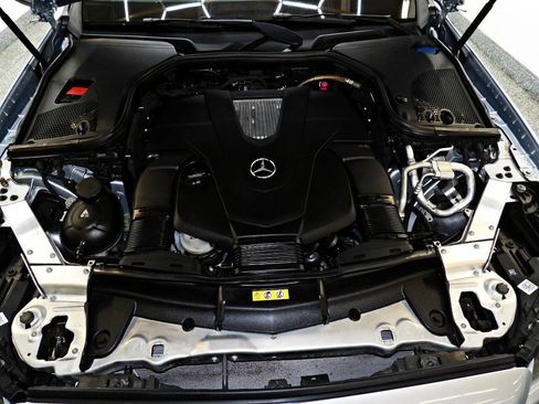 Used 2018 Mercedes-Benz E 400 E 400 4MATIC AWD 4dr Sedan image 24